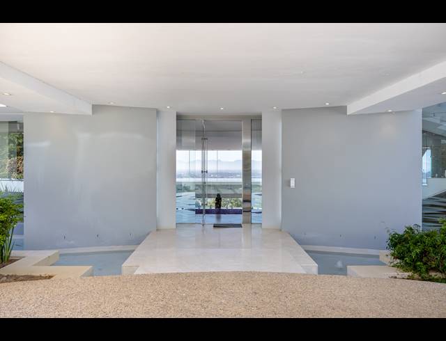 7 BEDROOM FREESTANDING TO LET IN CONSTANTIA